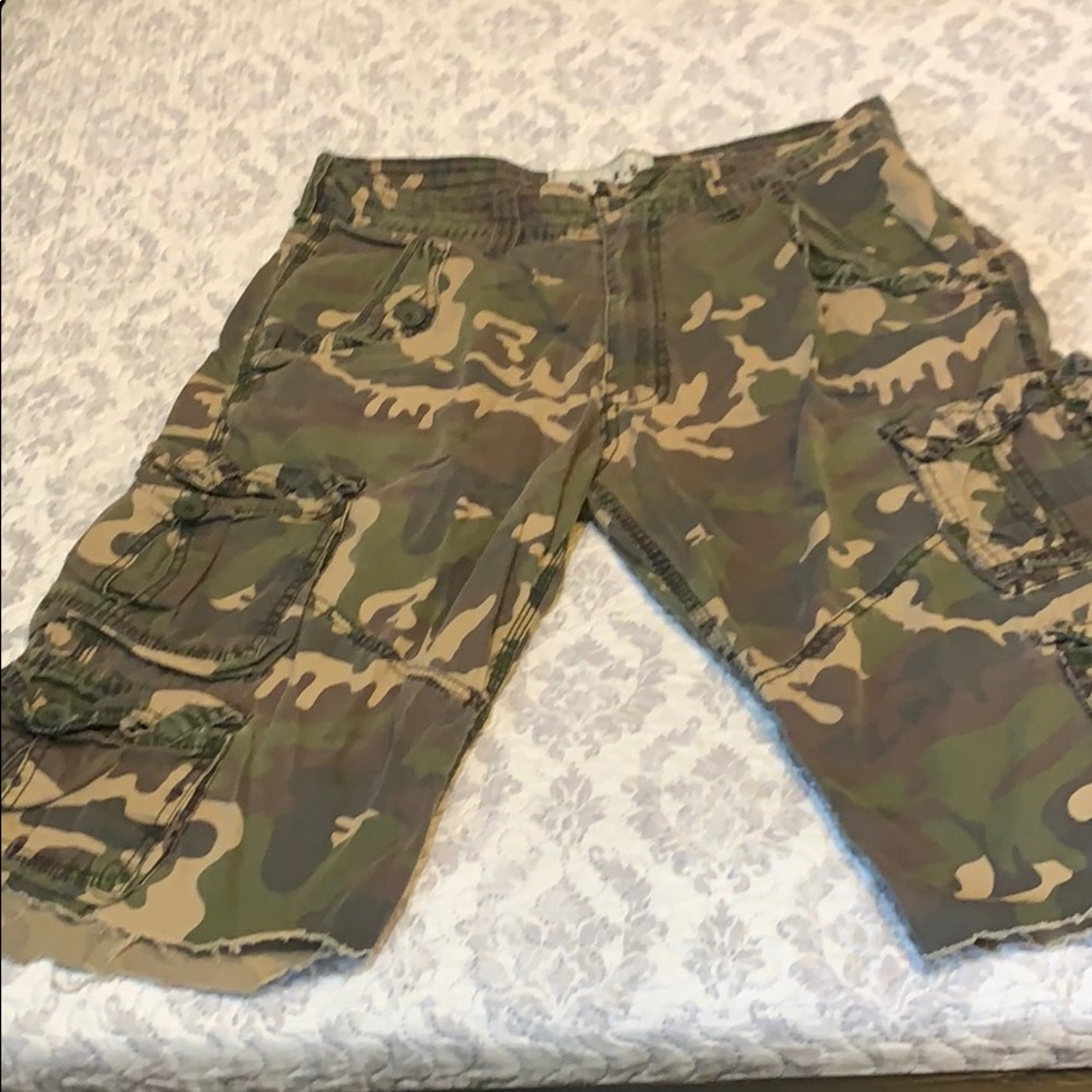Cut-off Camo shorts